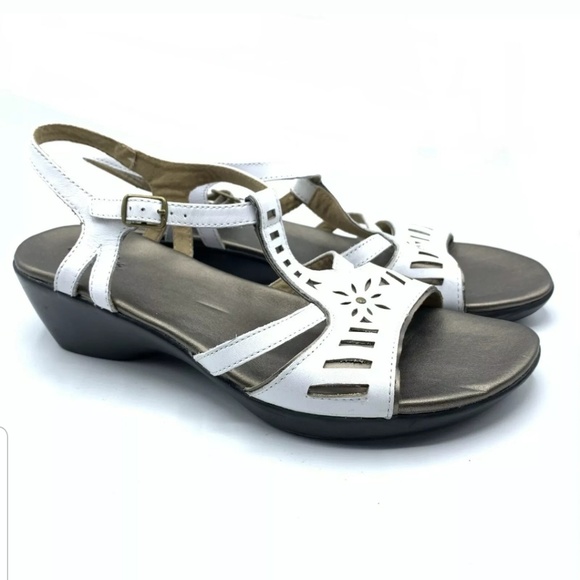 clarks bendable womens sandals